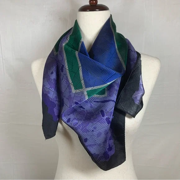 Ginnie Johansen 100% Silk Abstract Geometric Square Scarf‎ Multicolor - Picture 7 of 12